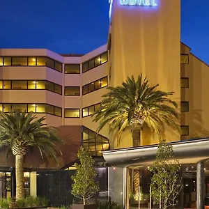 **** Hotel Lakes Australië