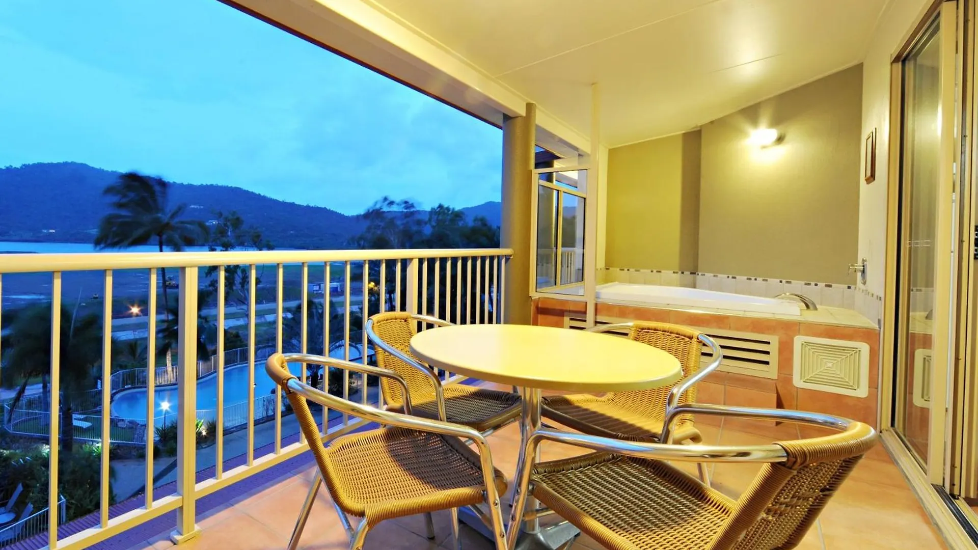 At Boathaven Bay Holiday Apartments Airlie Beach 4*,  Australia