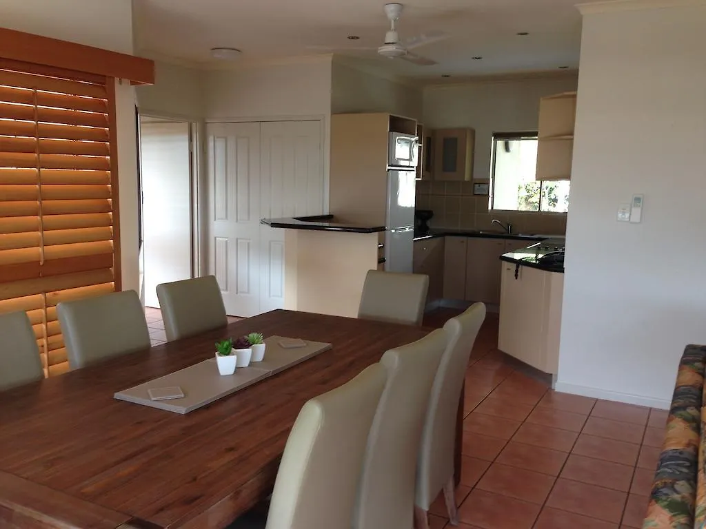 At Boathaven Bay Holiday Apartments Airlie Beach Aparthotel