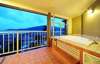 At Boathaven Bay Holiday Apartments Airlie Beach Aparthotel